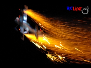 < DAVOR: Nachtflug mit Graupner Pitts S12 (Depron Gromodell)